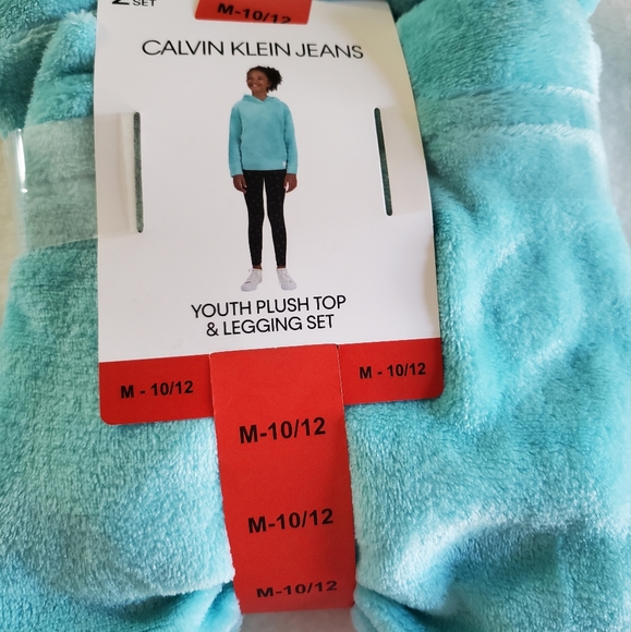 Calvin Klein plush top and leggings set - Picture 6 of 7